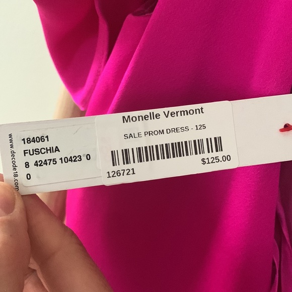 Brand new, never worn fuschia gown, size 0 - Picture 11 of 11